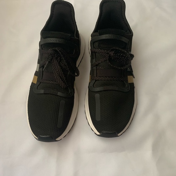 Adidas Originals U Phat Run Size 8.5 mens Color black/Gold/silver Style FW2323 - Picture 4 of 11